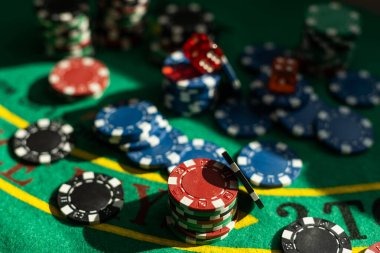 Live Kembang Kempis dealer at situs23 studio with cards and chip stacks